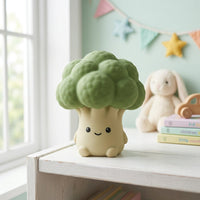 Bibi le Brocoli, veilleuse brocoli en silicone éteinte en plein jour dans une chambre d'enfant – Milo & Lua