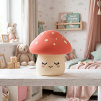 Gaston le Champignon, veilleuse champignon en silicone éteinte en plein jour dans une chambre d'enfant – Milo & Lua