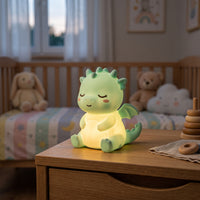 Zac le Dragon, veilleuse dragon en silicone doux allumée, lueur chaude dans une chambre d'enfant – Milo & Lua